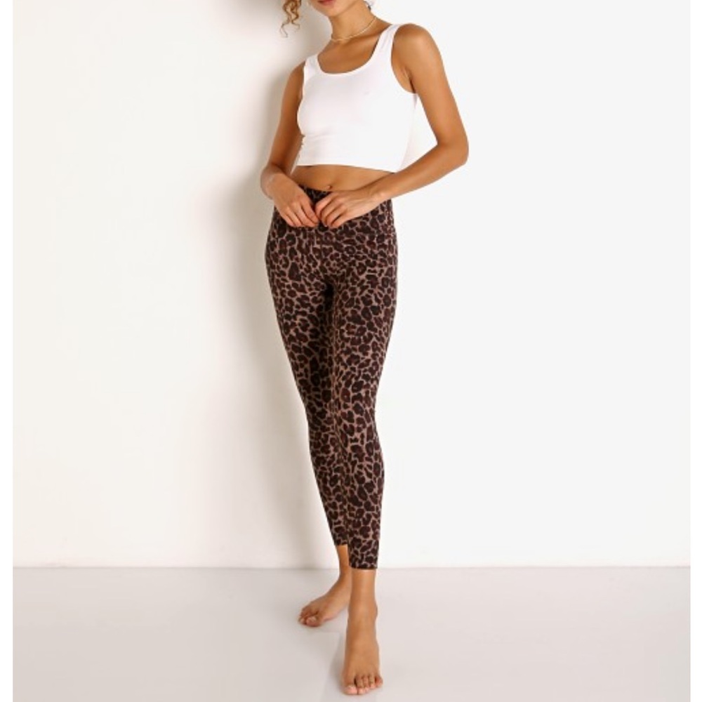 VARLEY Luna Lolux Leggings in Tort Leopard. Size Medium